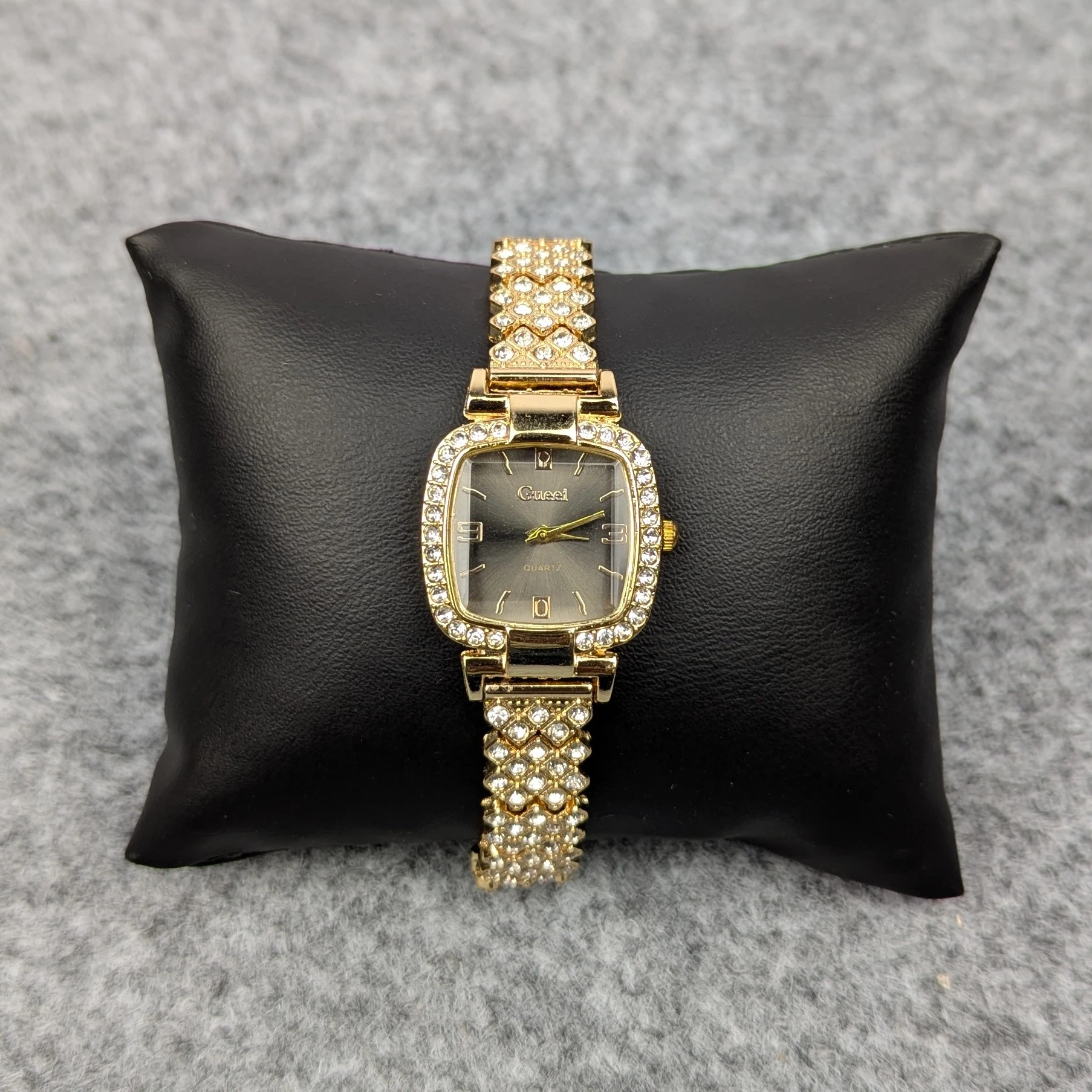 Luxury Golden Stone Studded Ladies Quartz Watch – Stylish & Elegant Design (Black Dial)